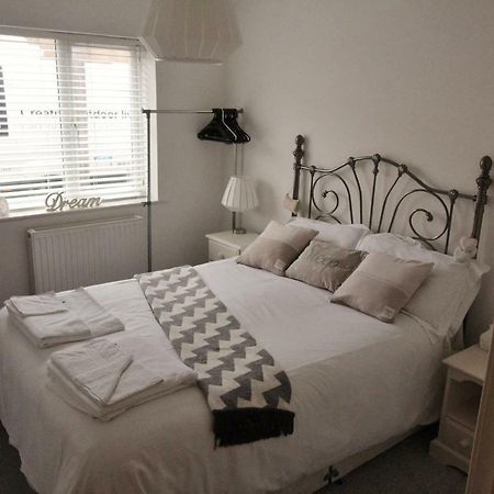 דירות בורנמות' 94A Flat 1Gladstone Road East מראה חיצוני תמונה